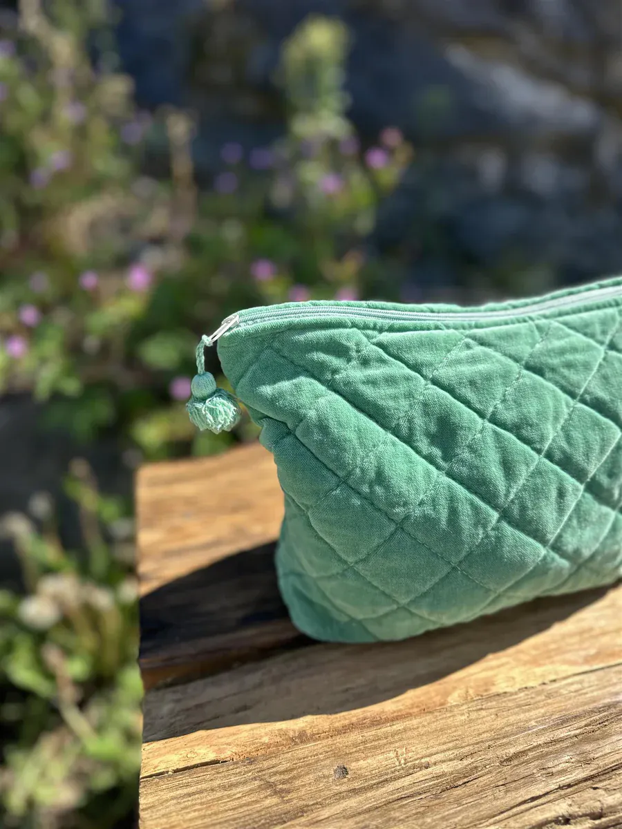 Anouska Toalettmappe Quiltet Velour Granny Smith