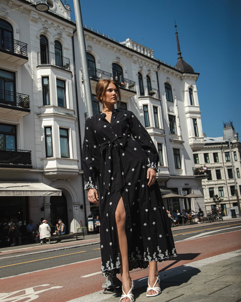 MISSMAYA Gabriela Dress Noir Embroidery